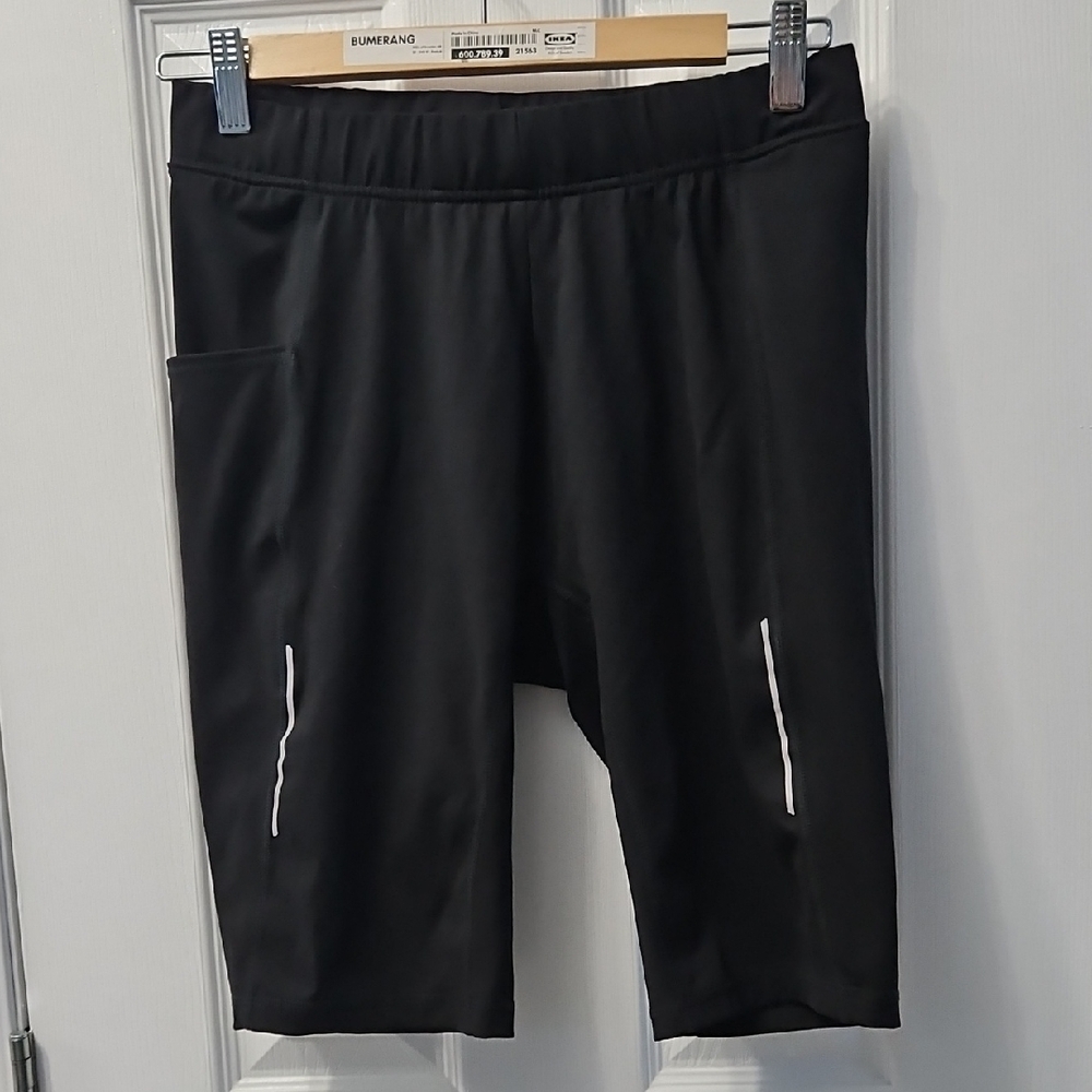 H&M move Short Size Medium Color Black